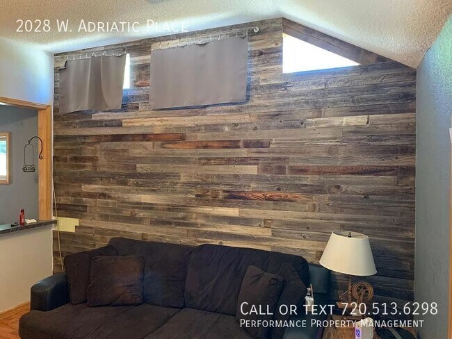 Foto del edificio - 2028 W Adriatic Pl