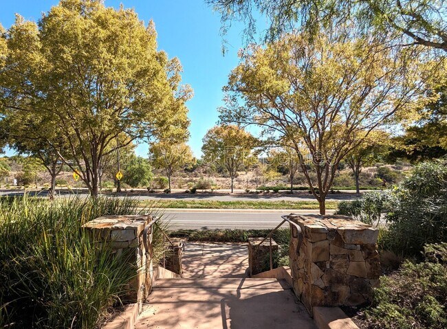 Foto del edificio - 8421 Kern Crescent