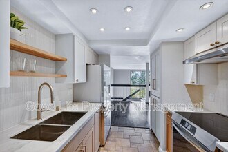 Building Photo - 2564 Navarra Dr