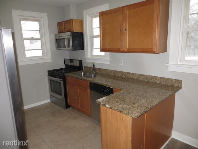 Building Photo - 5 br, 3 bath House - 55 Plum St