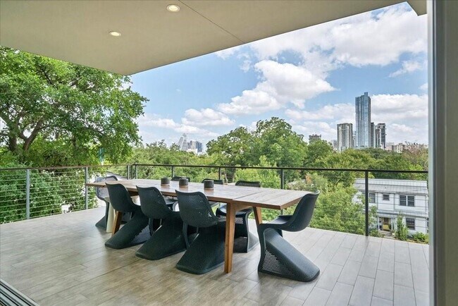 Foto del edificio - 813 Rutherford Pl