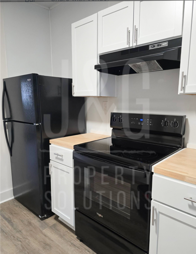 Foto del edificio - 3 Bedroom 1 Bath Row House