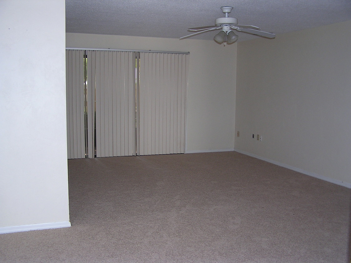 Building Photo - 3/2 VILLA IN BRANDYWINE