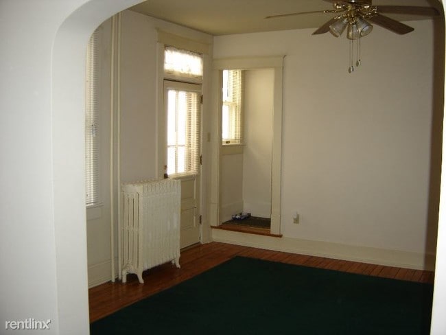 Building Photo - 2 br, 1 bath Townhome - 716 Highland Ave