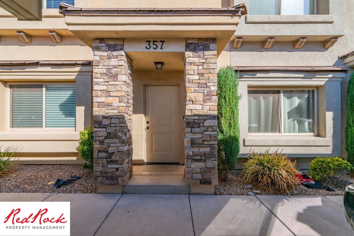 Primary Photo - Conveniently located 3 Bedroom Townhome