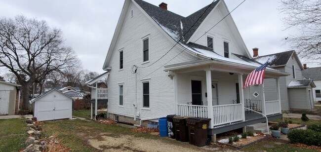 Building Photo - 303 S 5th St