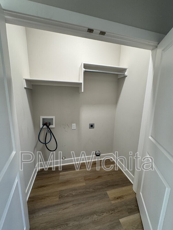 Foto del edificio - 5250 N Cypress Cir