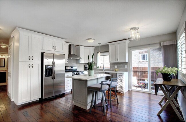 Foto del edificio - 3BD, 2BA Front side Duplex with Private Front Yard, Near Sloan's Lake