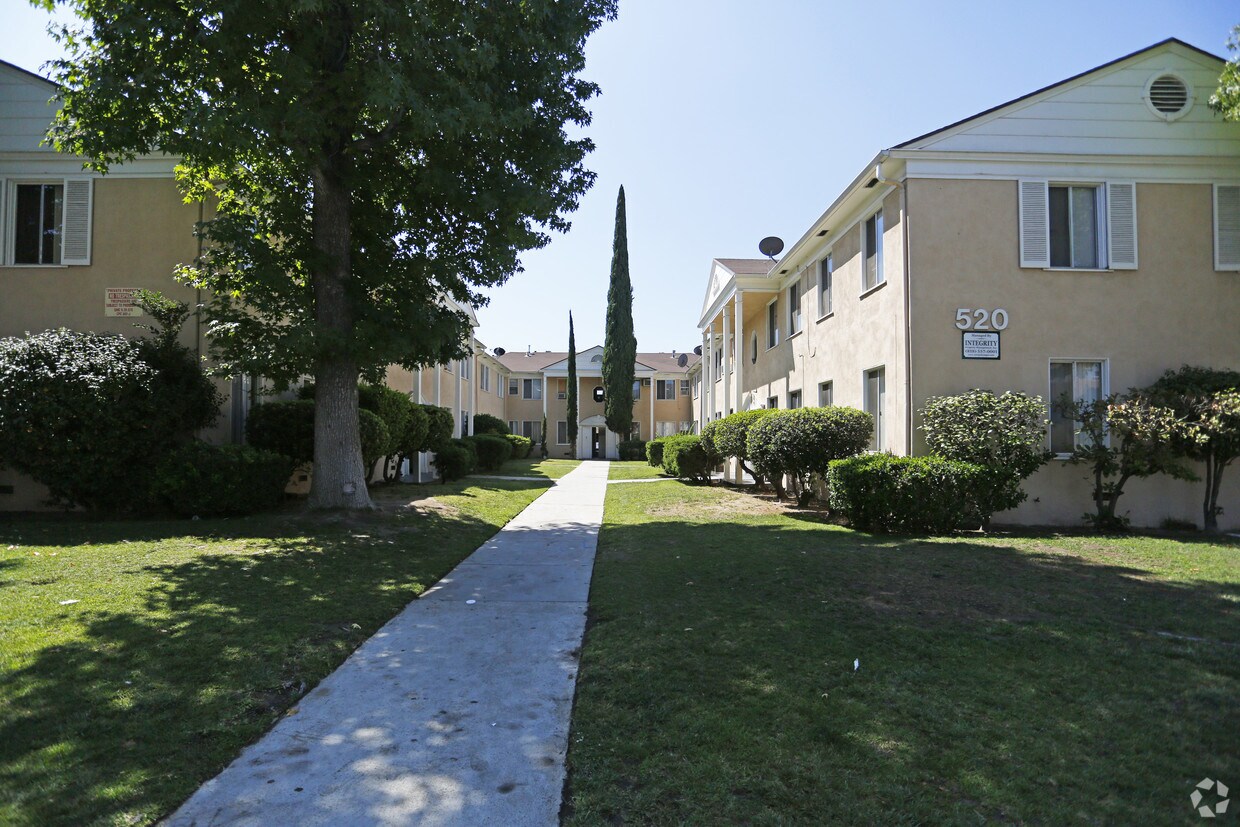 Edificio - 520 E Lomita Ave