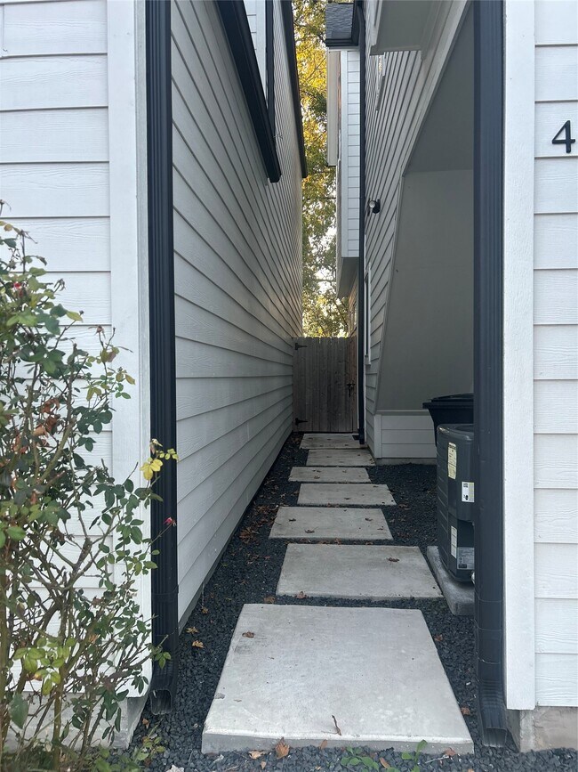 Building Photo - 4605 Lavatera St