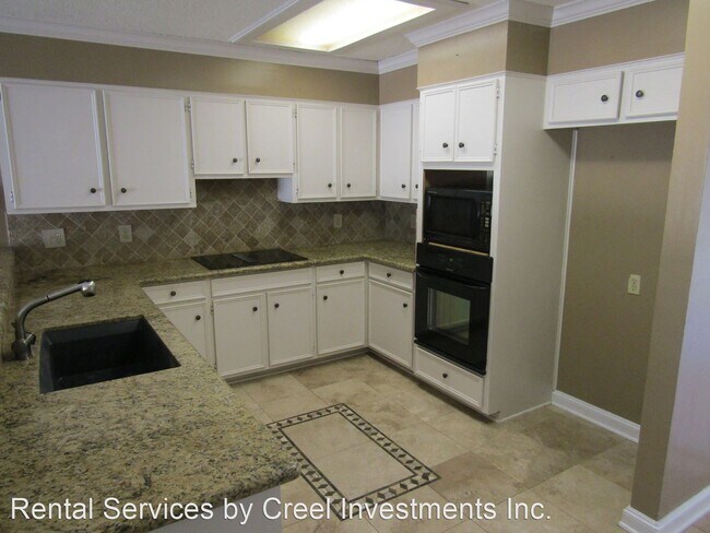 Building Photo - 3 br, 2 bath House - 4650 Taft