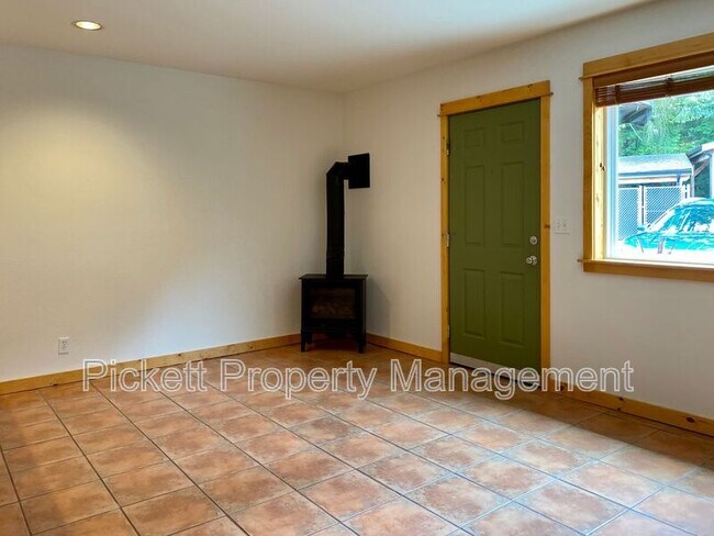 Building Photo - 4679 NW Walgren Dr