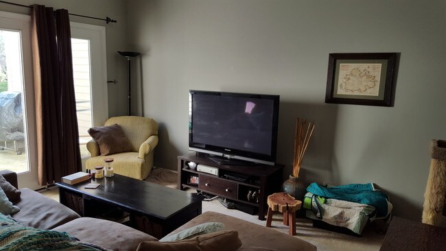 Building Photo - 295 Plaza Dr