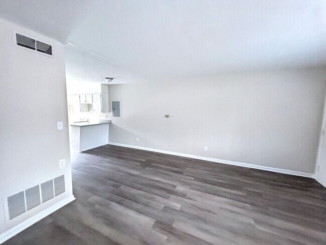 Foto del edificio - 7736 Rugby Ave