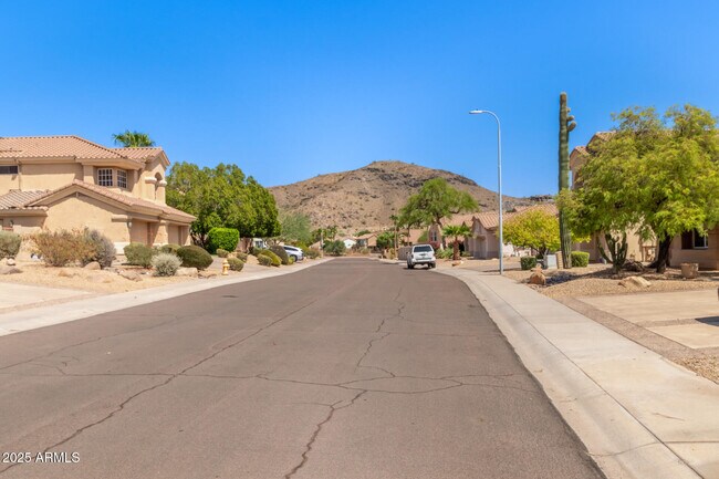 Foto del edificio - 1211 E Desert Flower Ln