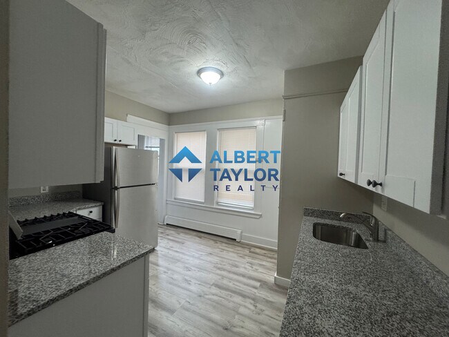 Building Photo - 6 Bowdoin Park