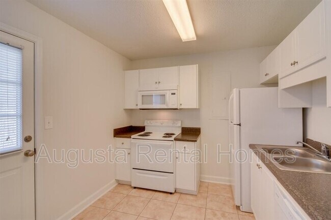 Building Photo - 2905 Arrowhead Dr