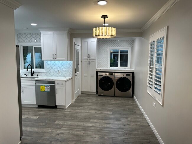 Building Photo - 459 Stanford Dr