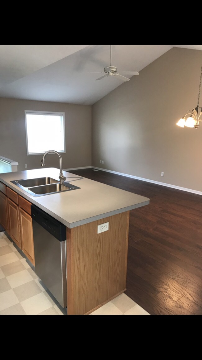 3727 Kinnrow Ct, Walker, MI 49534 Townhome Rentals in Walker MI