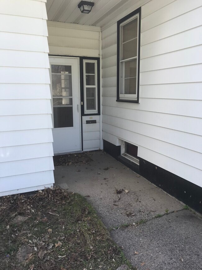 DOOR TO BREEZEWAY - 115 19 1/2 Ave N