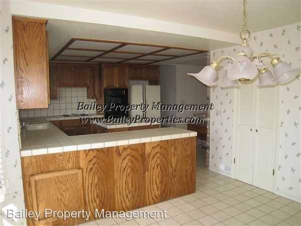 Building Photo - 510 La Honda Dr