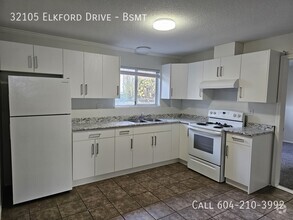 Building Photo - 32105 Elkford Dr