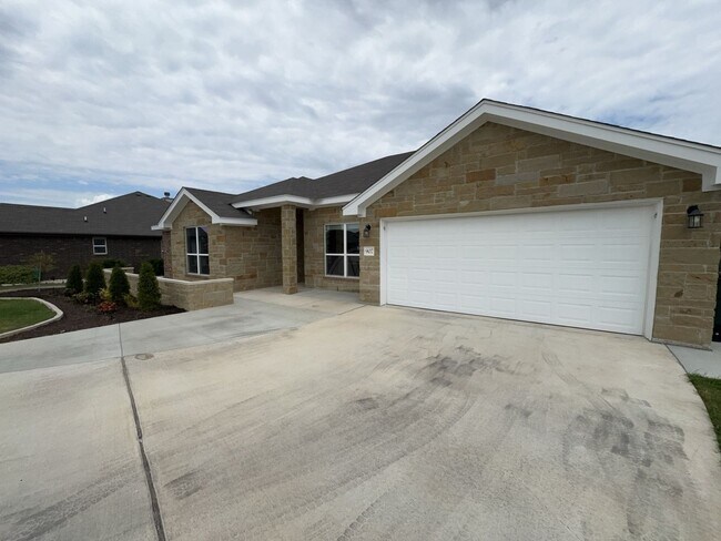 Foto del edificio - 907 Holliday Dr