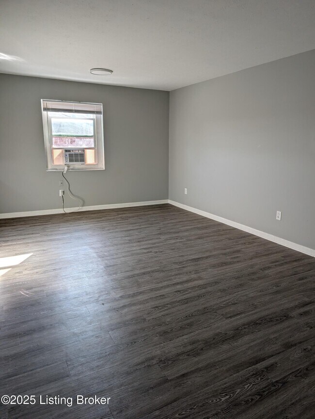 Foto del edificio - 3224 Springfield Dr
