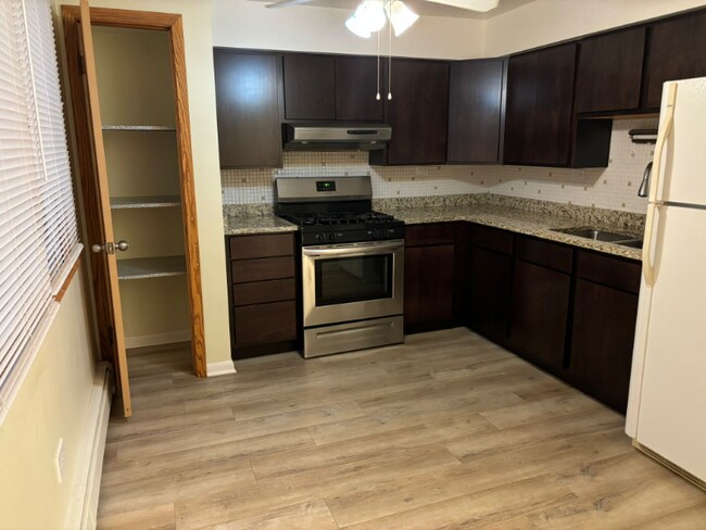 Foto del edificio - 8700 W Summerdale Ave