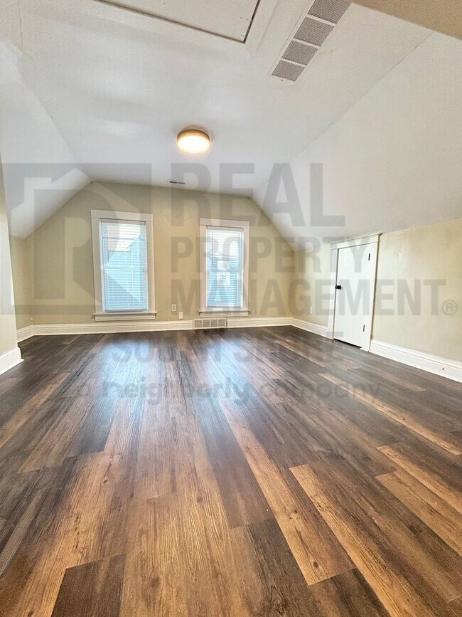 Foto del edificio - 1204 Manhattan St