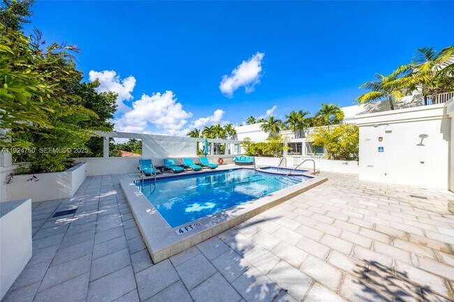 Building Photo - 9172 Collins Ave