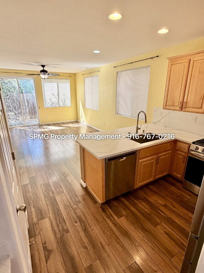 Foto del edificio - Beautifully Maintained 3 Bed / 2.5 Bath Home in South Natomas — New Appliances & Community Amenit...
