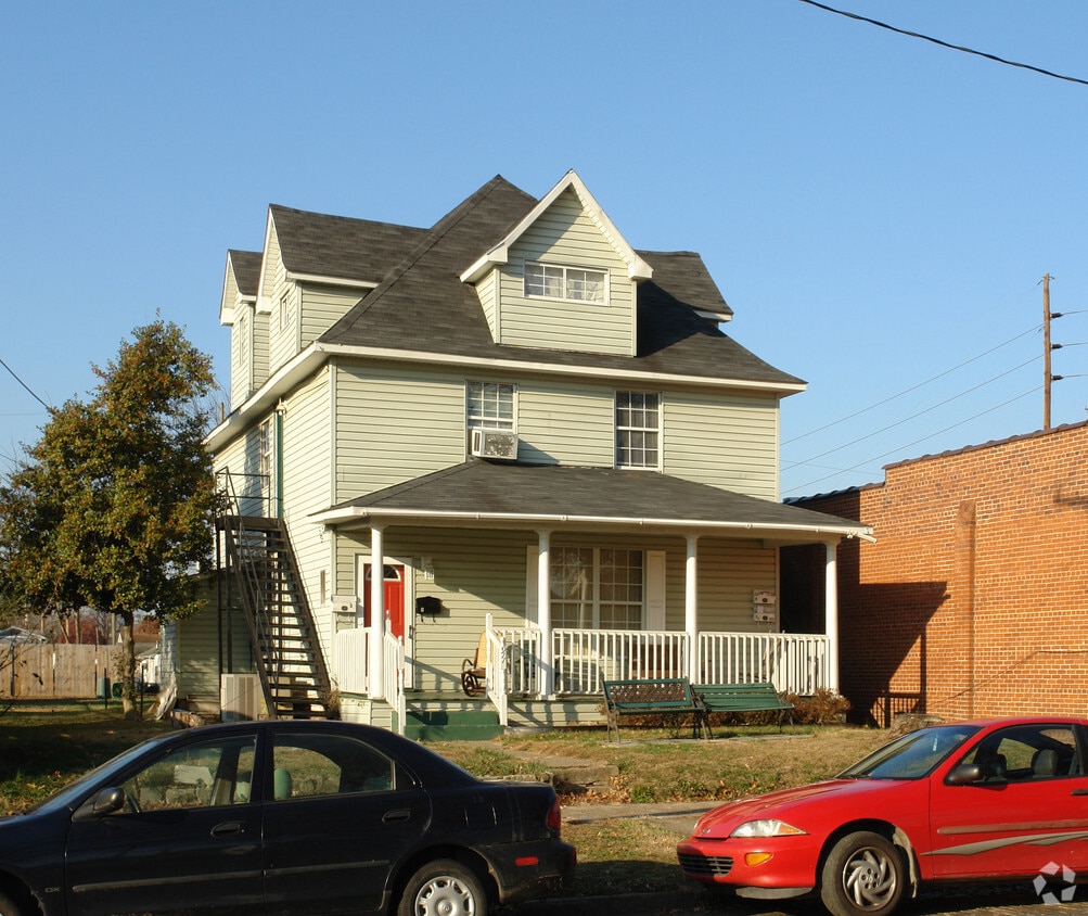 Building Photo - 911 W 5Th St