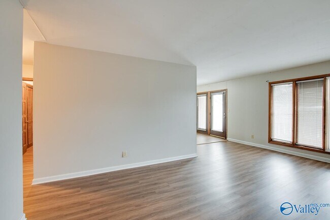 Foto del edificio - 9020 Mahogany Row SE