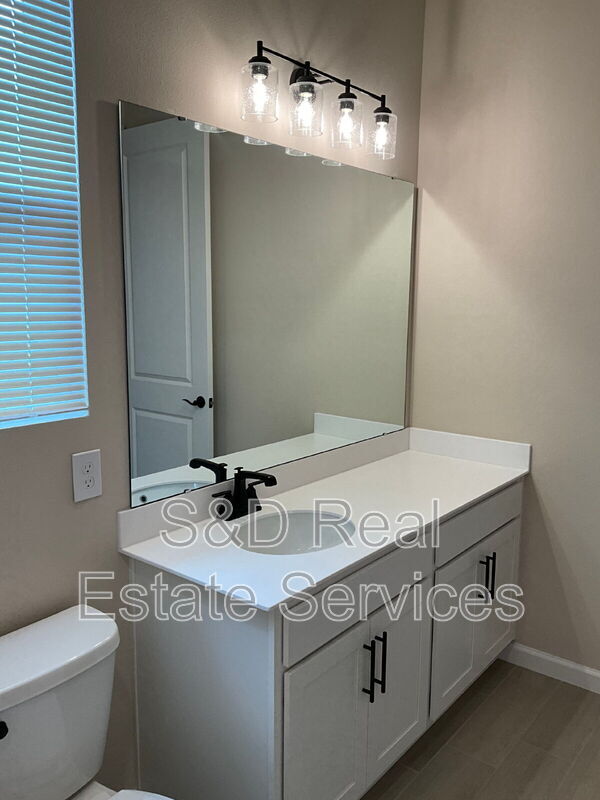 Building Photo - 807 Ballantyne Dr