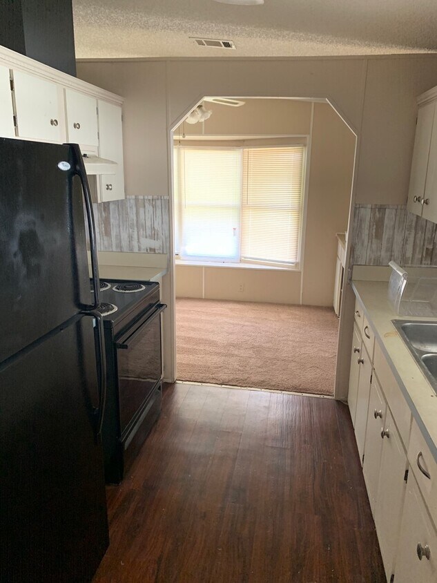 Primary Photo - Two Bedroom Two Bath Mobile Home with Bonu...