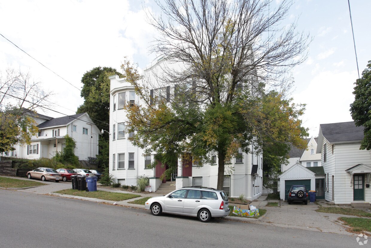 Building Photo - 247 Hastings St NE