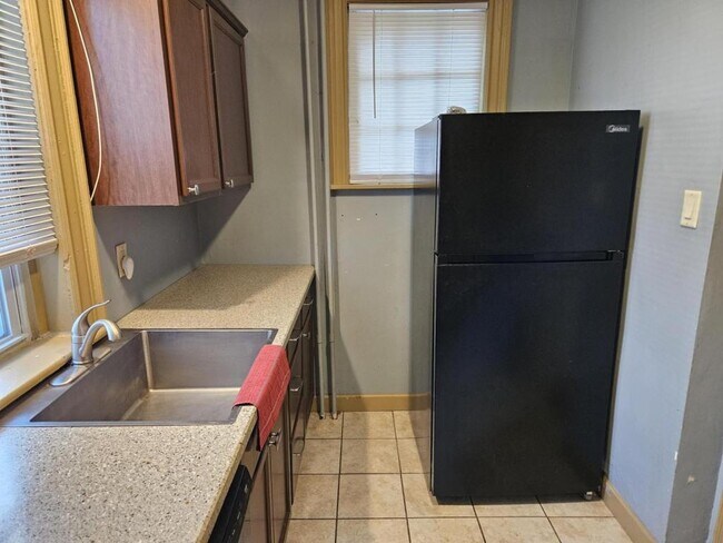 Foto del edificio - 830 High St, Apt 1