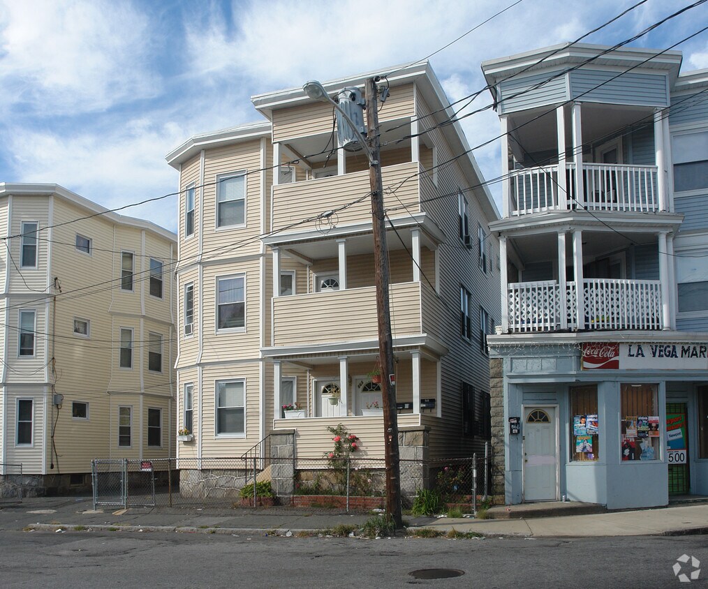Building Photo - 86-86A Bennington St