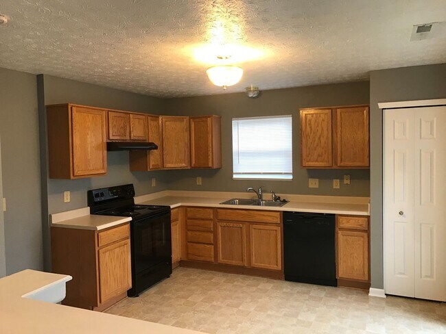 Building Photo - Plainfield - 3 BR + loft