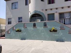 Building Photo - 2121 Long Beach Blvd