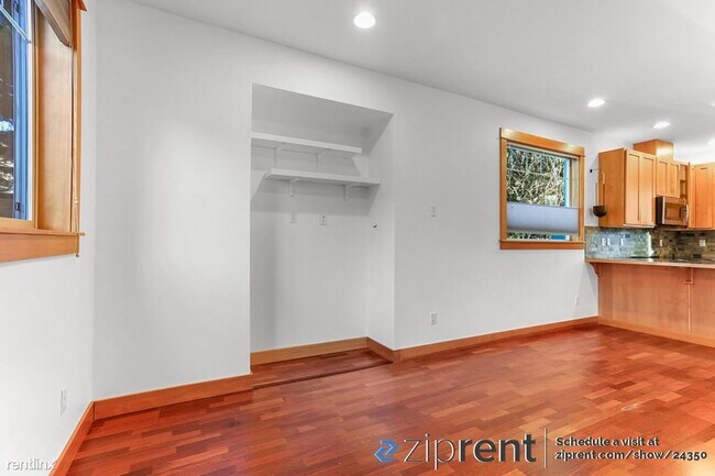 Building Photo - 2 br, 1.5 bath Townhome - 5650 Fauntleroy ...