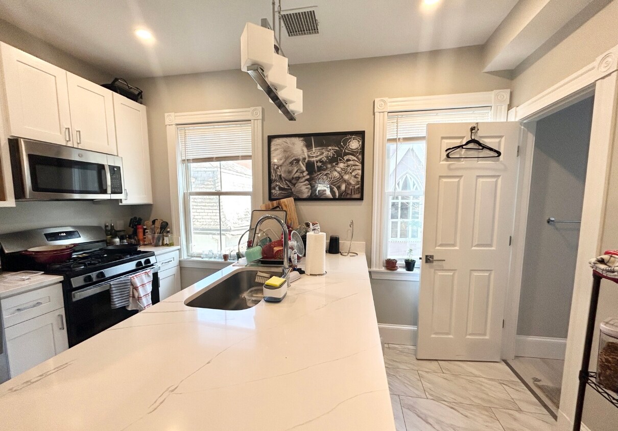 Foto principal - 267 E Cottage St