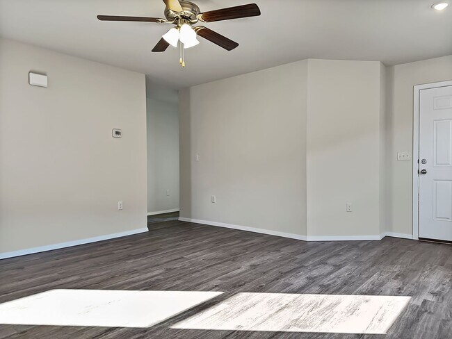 Foto del edificio - 8129 Sunflower Wy