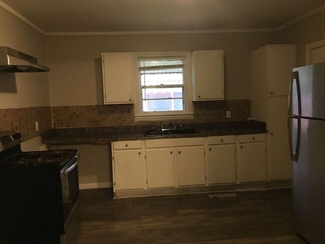 Building Photo - 457 Robney Dr