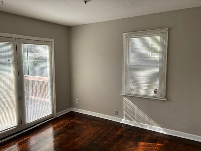 Building Photo - 2 Bedroom