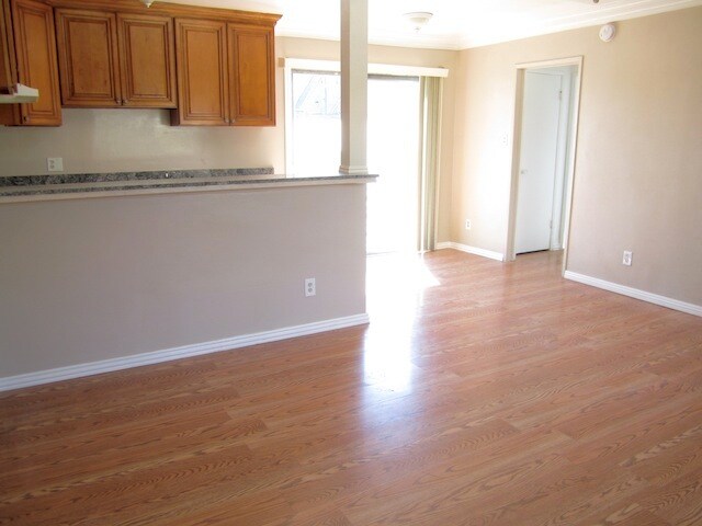 Building Photo - 1825 Tamarind Ave