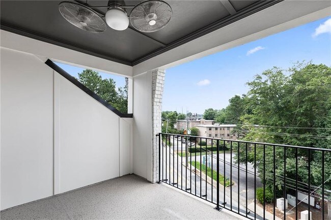 Building Photo - 134 W Wieuca Rd NE