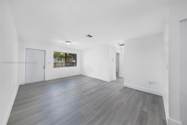 Building Photo - 7600 Pembroke Rd