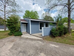 Building Photo - 106 Clear View